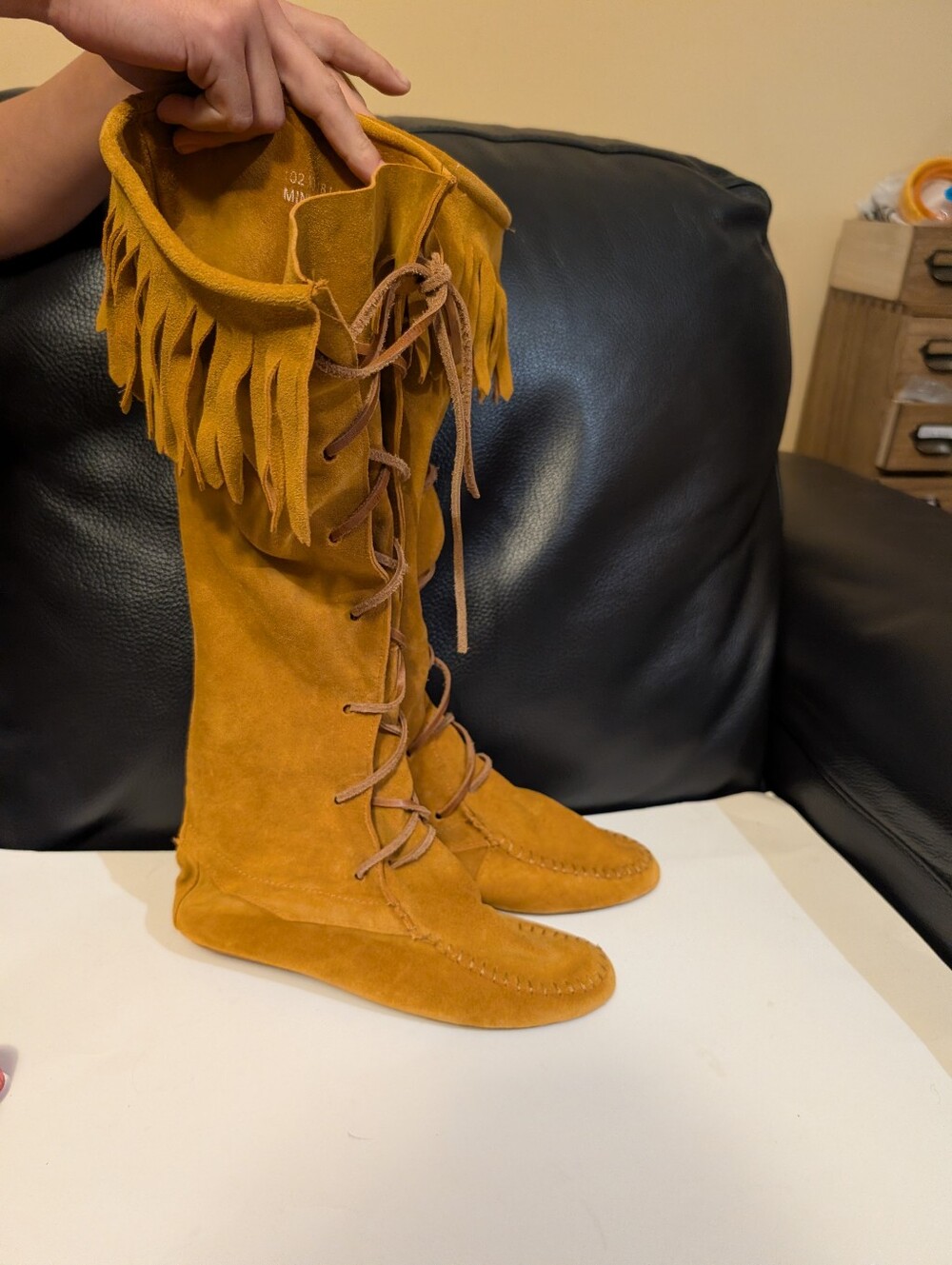 Minnetonka Women’s Front Lace Knee High Moccasin Boots Suede Fringe Tan Size 10